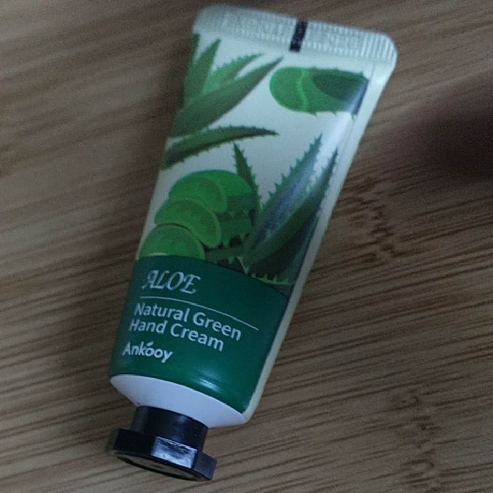 Aloe Natural Green Hand Cream - Green & White Tube